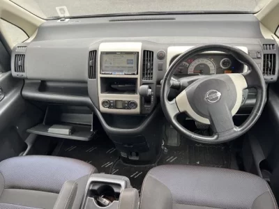 Nissan SERENA  с аукциона в Японии