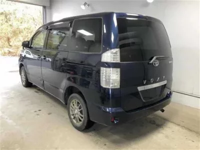 Toyota VOXY  с аукциона в Японии
