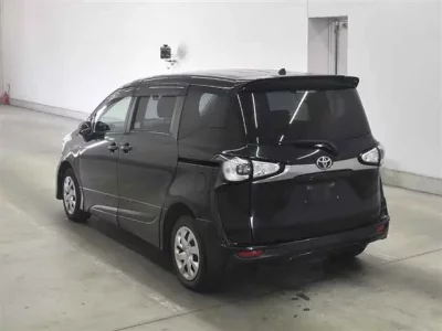 Toyota SIENTA  с аукциона в Японии