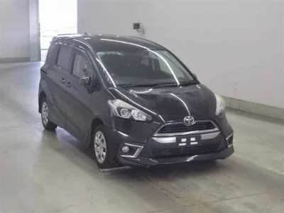 Toyota SIENTA  с аукциона в Японии