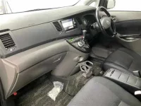 Toyota ISIS лот № 11053 оценка 3  с аукциона в Японии 2