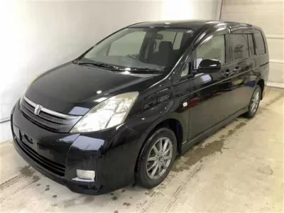 Toyota ISIS  с аукциона в Японии