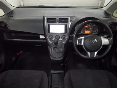 Toyota RACTIS  с аукциона в Японии