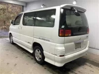 Nissan ELGRAND лот № 11059 оценка R  с аукциона в Японии 1