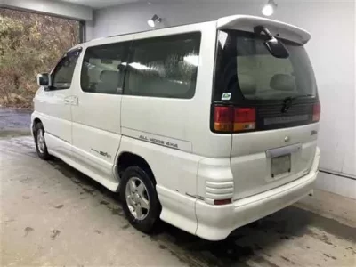 Nissan ELGRAND  с аукциона в Японии