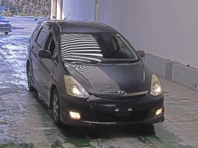 Toyota WISH  с аукциона в Японии