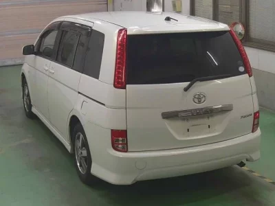 Toyota ISIS  с аукциона в Японии