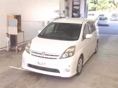 Toyota ISIS  с аукциона в Японии