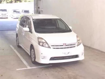 Toyota ISIS  с аукциона в Японии
