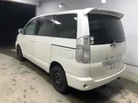 Toyota NOAH лот № 11096 оценка R  с аукциона в Японии 1
