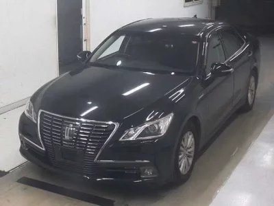 Toyota CROWN  с аукциона в Японии