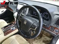 Toyota CROWN лот № 1104 оценка R  с аукциона в Японии 2