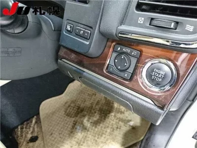 Toyota CROWN  с аукциона в Японии