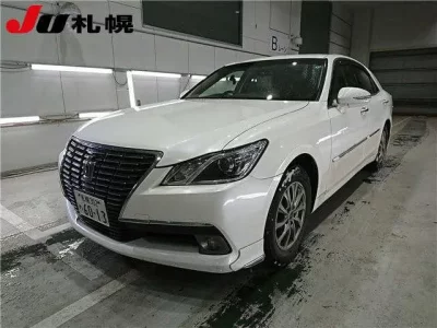 Toyota CROWN  с аукциона в Японии