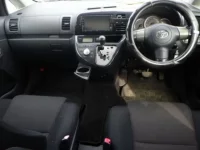 Toyota WISH лот № 2209 оценка 3.5  с аукциона в Японии 2