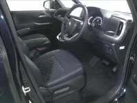 Toyota VOXY лот № 2015 оценка 4  с аукциона в Японии 3