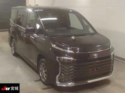 Toyota VOXY  с аукциона в Японии