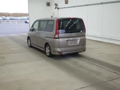 Nissan SERENA  с аукциона в Японии