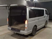 Toyota HIACE VAN лот № 8858 оценка R  с аукциона в Японии 4