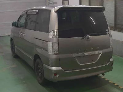 Toyota VOXY  с аукциона в Японии