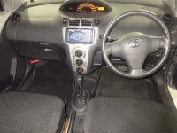 Toyota VITZ лот № 8869 оценка 3.5  с аукциона в Японии 2
