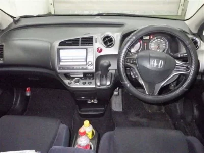Honda STREAM  с аукциона в Японии