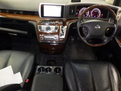 Nissan ELGRAND  с аукциона в Японии
