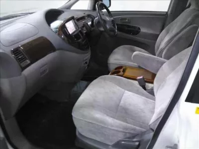 Toyota ESTIMA  с аукциона в Японии