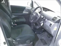 Toyota VOXY лот № 4047 оценка 3  с аукциона в Японии 3