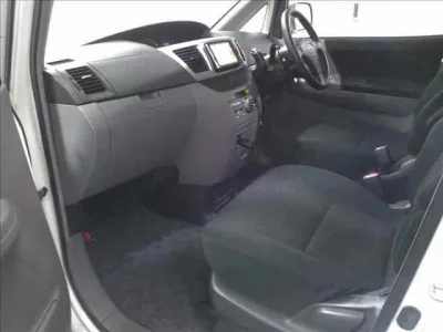 Toyota VOXY  с аукциона в Японии
