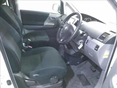 Toyota VOXY  с аукциона в Японии