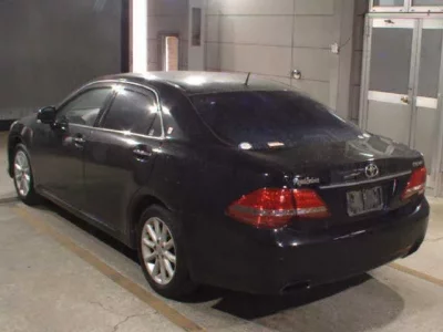 Toyota CROWN  с аукциона в Японии