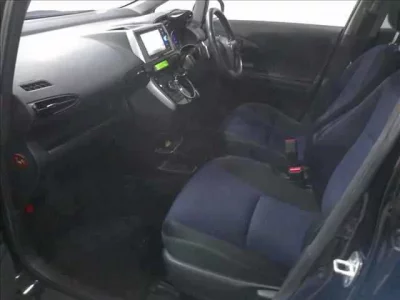 Toyota WISH  с аукциона в Японии