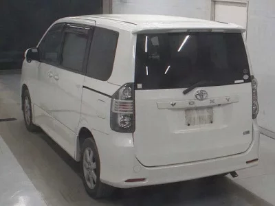 Toyota VOXY  с аукциона в Японии