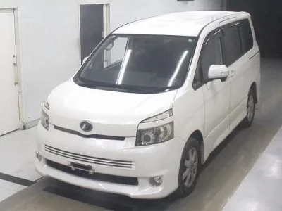 Toyota VOXY  с аукциона в Японии