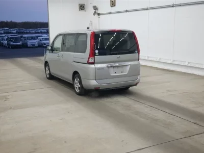 Nissan SERENA  с аукциона в Японии