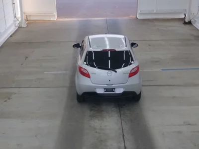 Mazda DEMIO  с аукциона в Японии