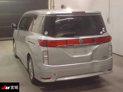 Nissan ELGRAND  с аукциона в Японии