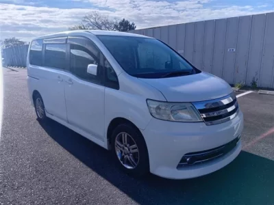 Nissan SERENA  с аукциона в Японии