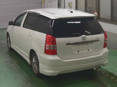 Toyota WISH  с аукциона в Японии