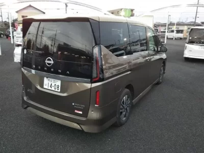 Nissan SERENA  с аукциона в Японии