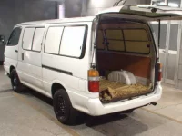 Toyota HIACE лот № 8952 оценка R  с аукциона в Японии 1