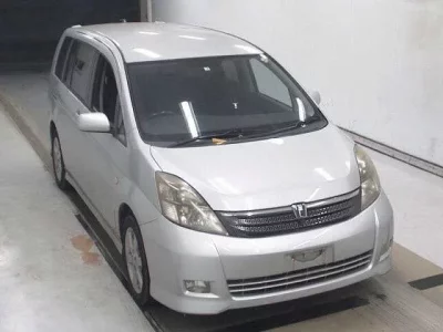 Toyota ISIS  с аукциона в Японии