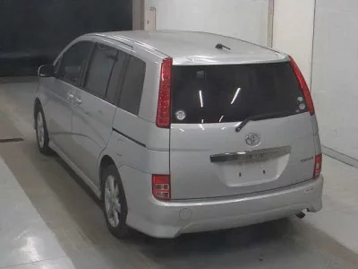 Toyota ISIS  с аукциона в Японии