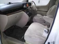 Nissan ELGRAND лот № 4104 оценка 3  с аукциона в Японии 2