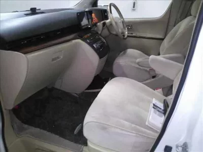 Nissan ELGRAND  с аукциона в Японии