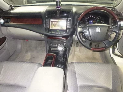 Toyota CROWN  с аукциона в Японии