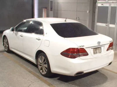 Toyota CROWN  с аукциона в Японии