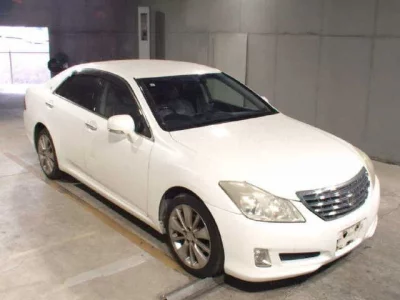 Toyota CROWN  с аукциона в Японии