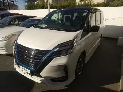 Nissan SERENA  с аукциона в Японии